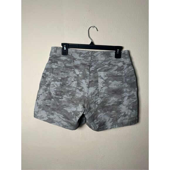 Spanx Stretch Twill Shorts Camo size M - Picture 3 of 5
